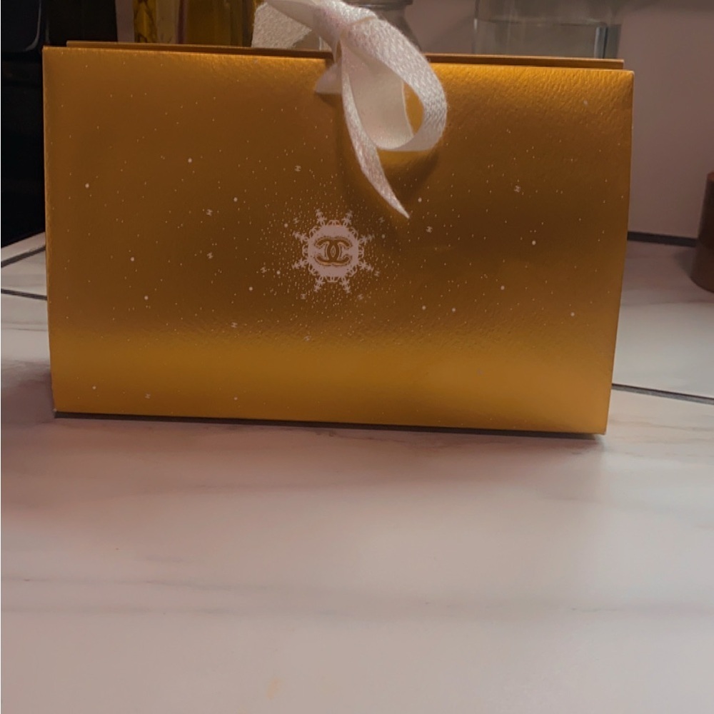 CHANEL Gold and White Gift Bag - Picture 2 of 2